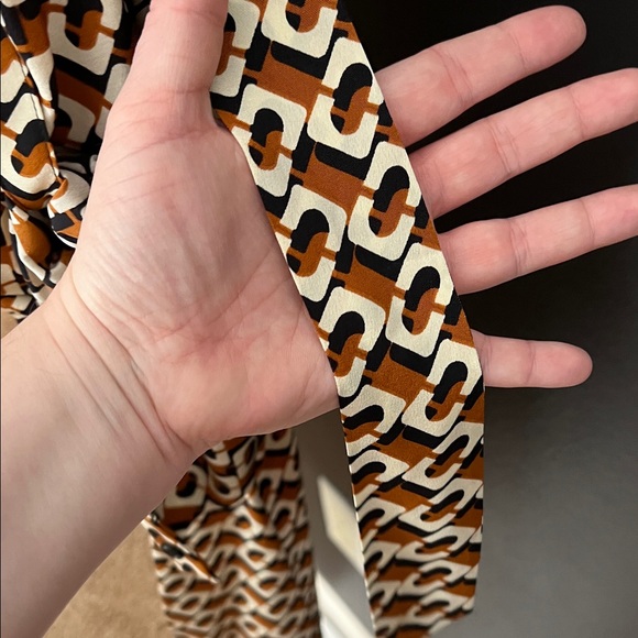 Diane Von Furstenberg Brown and White Long Sleeve Dress - Picture 5 of 8